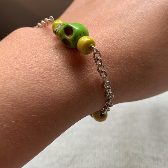 💚 Handmade Green Skull Bracelet & Earrings Set - Picture 1 of 9
